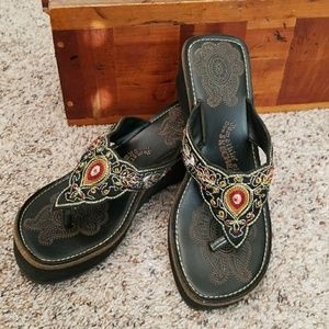 Mendhi black flip flops from Skechers